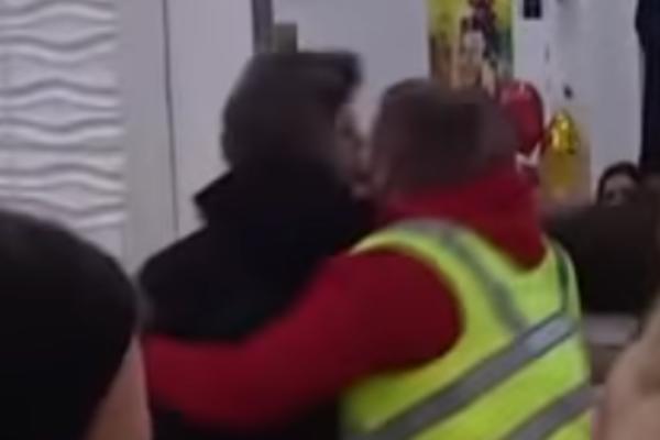 STRAVIČAN PRIZOR U ZADRUZI! Zadrugar KAŽNJEN, a onda počeo da udara rukom o ZID sve dok mu nije PUKLA NA DVA MESTA