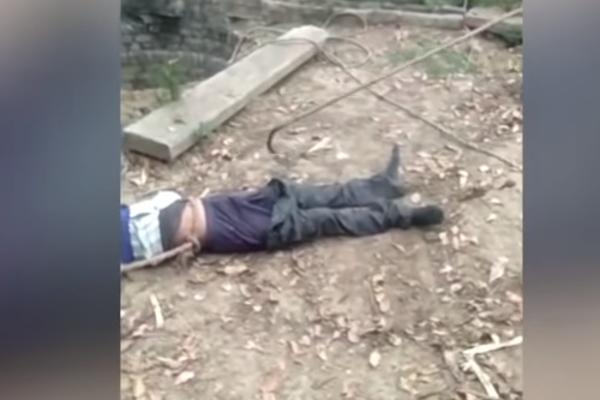 MUŠKARAC JE UPAO U BUNAR, JEDVA SU GA SPASILI: Kad su ga izvukli, u pantalonama su mu otkrili ČIST UŽAS (VIDEO)