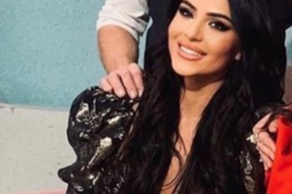 ANASTASIJA RAŽNATOVIĆ SE POJAVILA U EMISIJI, PRŠTI OD GLAMURA! PORUČILI JOJ: Princezo Srbije, LJUBIMO TI STOPALA!