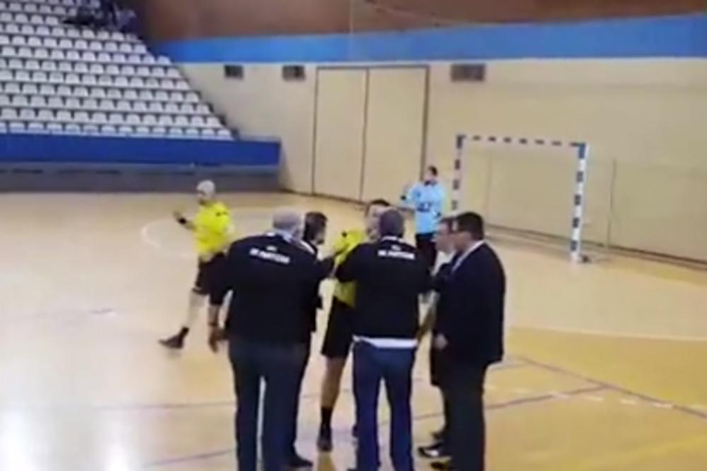 VELIKI INCIDENT NA BANJICI: Prekinut rukometni derbi, partizanovci jurili sudiju!