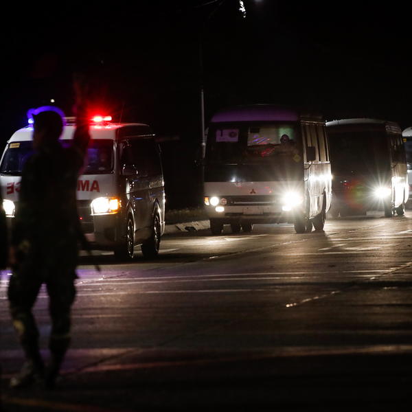 9 SRBA SA KRUZERA U JAPANU KONAČNO SIŠLO SA BRODA NA KOM IMA KORONA VIRUSA: Smešteni su u novi karantin