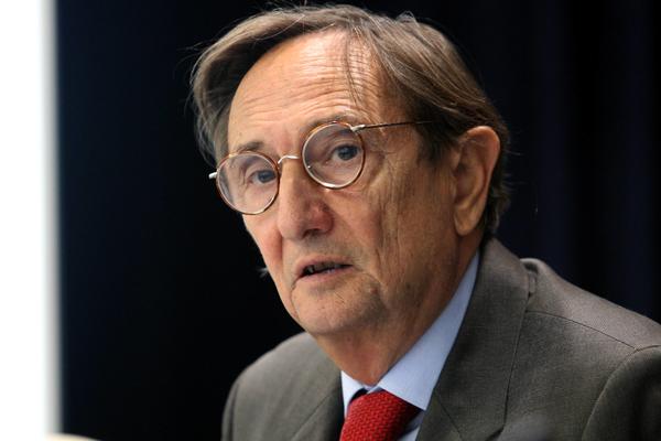 OBRAZOVANI I MLADI ODLAZE ZBOG NEREĐENE DRŽAVE, A NE ZBOG MALE PLATE: Ekonomista ima sumornu prognozu za Srbiju