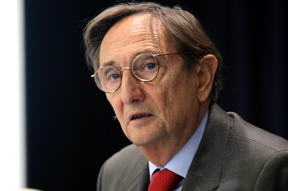 OBRAZOVANI I MLADI ODLAZE ZBOG NEREĐENE DRŽAVE, A NE ZBOG MALE PLATE: Ekonomista ima sumornu prognozu za Srbiju