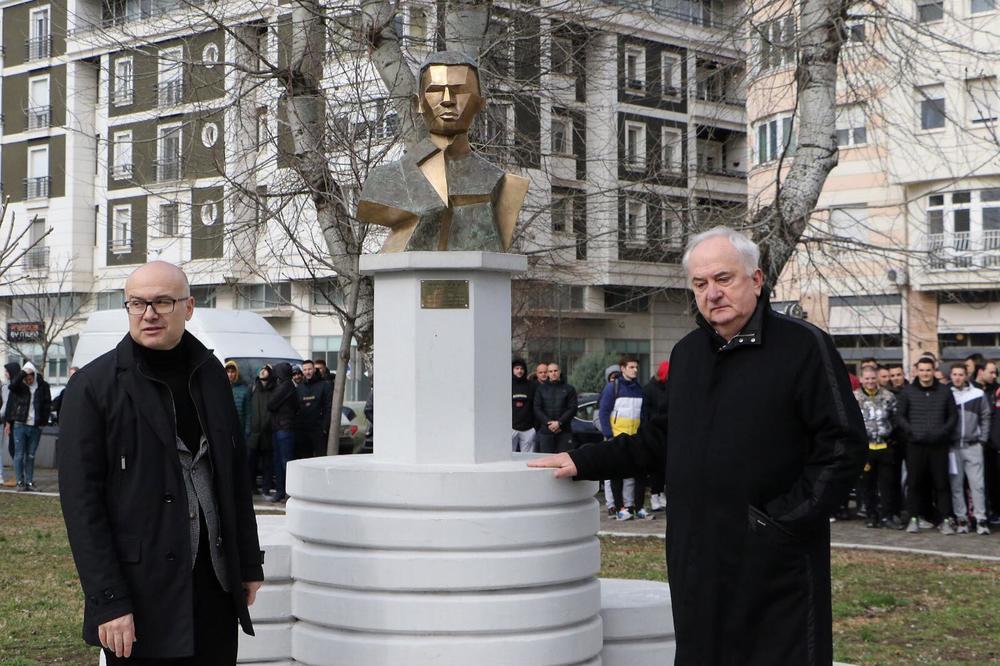 Gradonačelnik Vučević: Sećanje na Momčila Tapavicu nas inspiriše da budemo višebojci i u sportu i u životu