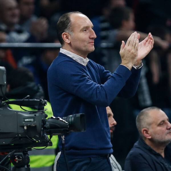 Stojaković je bivši, a Čakar novi trener Partizana... Da li će to biti privremeno ili konačno rešenje?