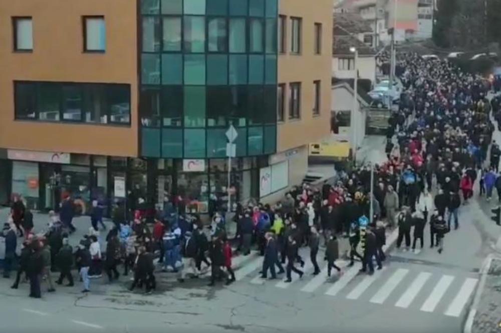 OVAKO IZGLEDA LITIJA DANAS: Više od 15 hiljada ljudi, ATMOSFERA JE NEREALNA! (FOTO) (VIDEO)