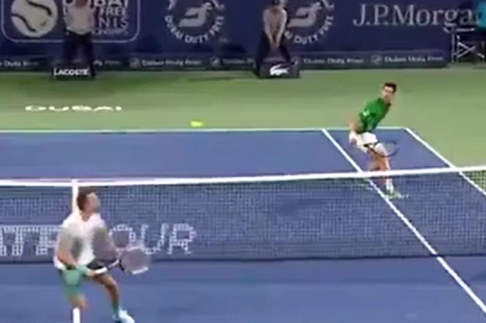 TENISKA RAPSODIJA NOVAKA ĐOKOVIĆA: Da li ste ikada na jednom meču videli ovoliko NENORMALNIH drop-šotova? (VIDEO)