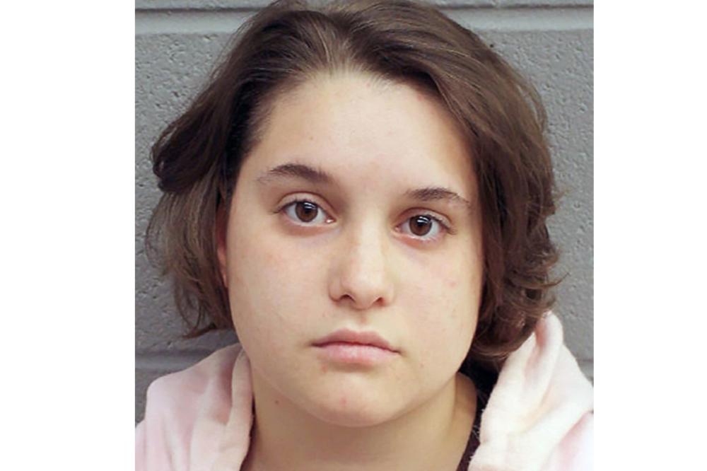 ZBOG NJENOG SELFIJA DETE (10) SE SADA BORI ZA ŽIVOT: Dadilja IZ PAKLA radila je nešto jako nesmotreno! (VIDEO)