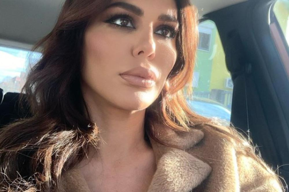 NAJVEĆI RASKID NA ESTRADI! NAŠA PRELEPA PEVAČICA RASKINULA SA DEČKOM POSLE 10 GODINA: Progovorila o prevelikom BOLU