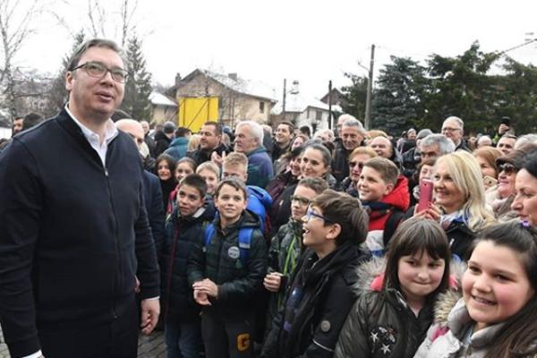 VUČIĆ OBIŠAO ŠKOLU U GORNJEM MILANOVCU: Da nije koronavirusa, ovo bi bila najuspešnija godina u istoriji!