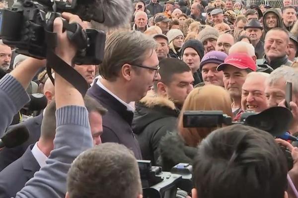 ZAPOSLENI U VOJNOJ INDUSTRIJI NEKA NE BRINU, DRŽAVA ĆE DA IM POMOGNE! Vučić poslao poruku za 11.000 zaposlenih!