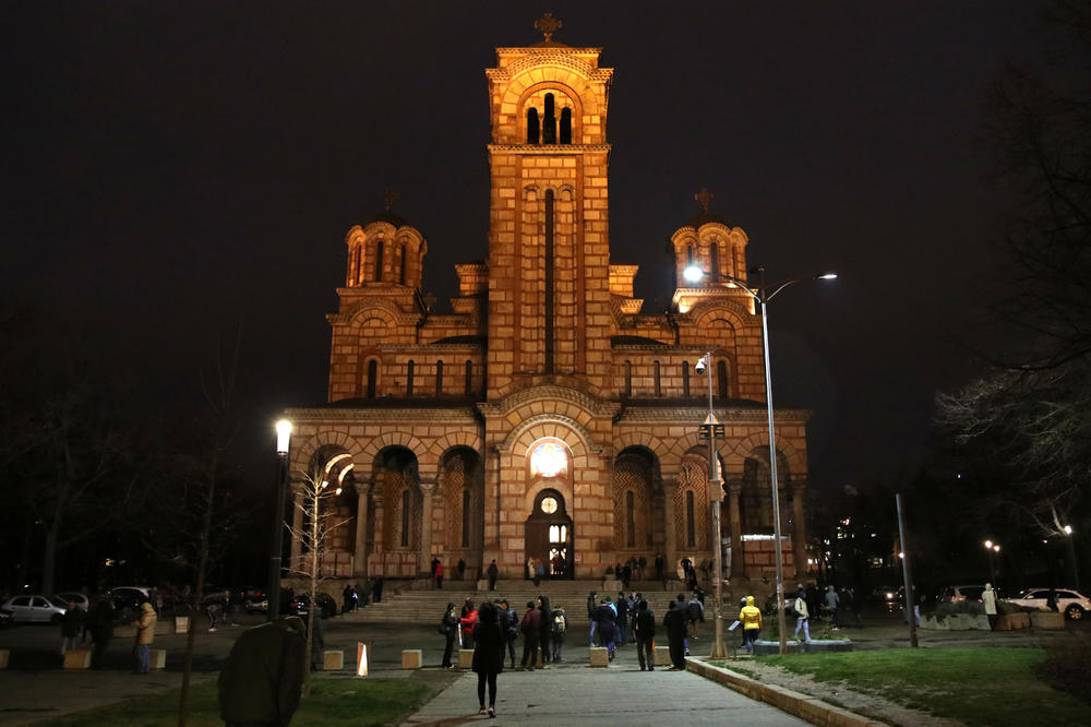 BEOGRADSKA LITIJA DANAS JE NAŠA SRAMOTA: Srpski vernici PODRŽALI CRNOGORCE, a JEDVA IH SE SKUPILO 50! (FOTO)