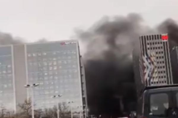 PANIKA U PARIZU! Železnička stanica evakuisana, VATRA GUTA SVE PRED SOBOM! (VIDEO)