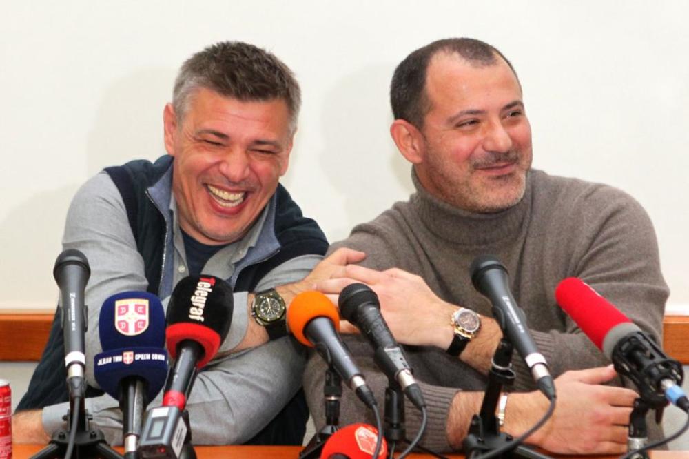 OVO SE NIKAD NIJE DESILO PRED VEČITI DERBI: Savo i Deki napravili zajednički šou! Otkud 5 miliona za napadača?!