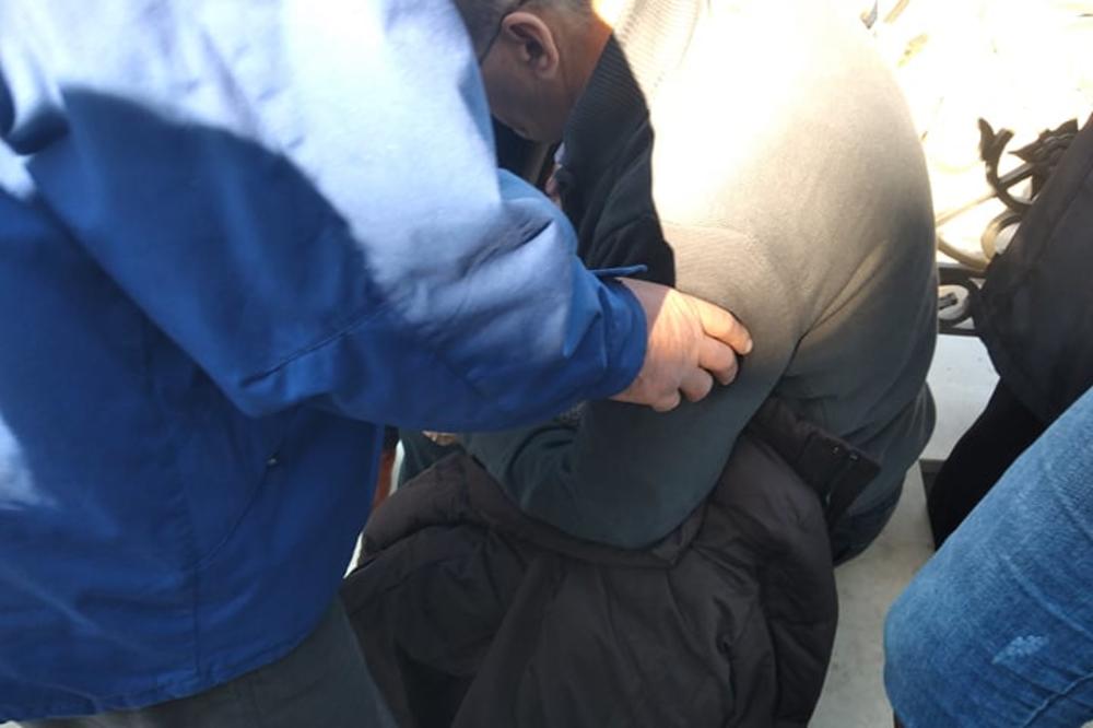 ČOVEKU POZLILO NA PODGORIČKOJ LITIJI: Svi su pritrčali da mu pomognu (FOTO)