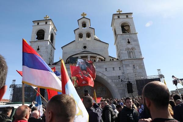 ISTORIJSKA LITIJA U CRNOJ GORI: Više od 100 hiljada ljudi izašlo da brani svetinje! SRBIJA NIKAD PONOSNIJA!