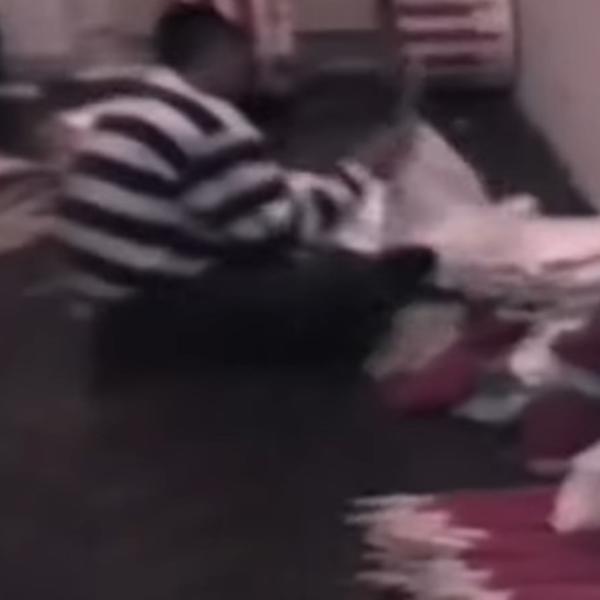 POJAVIO SE SNIMAK DELIJA SA OTETIM ZASTAVAMA: Grobari ovako poniženje ne pamte!