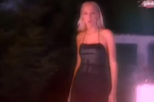 RAVNA KAO DASKA, PLAVUŠA BEZ PUNIH USANA, A TEK NOS...Goga Sekulić pre OPERACIJA! Prepoznajete je samo po GLASU