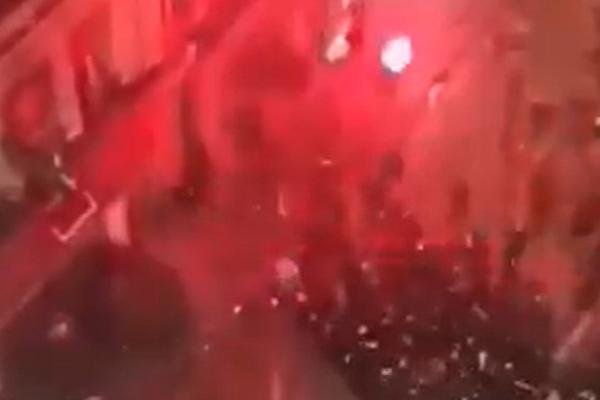 HAOS NA ULICAMA GRADA: Velika tuča navijača pred derbi!