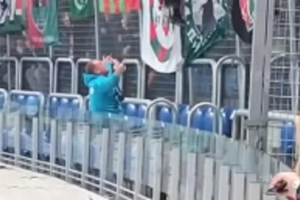 ULTRAS ZENITA SAM DOŠAO DO TRIBINE MOSKOVLJANA DA OTME ZASTAVU: Ubili su ga od batina, ali nisu ga zaustavili!