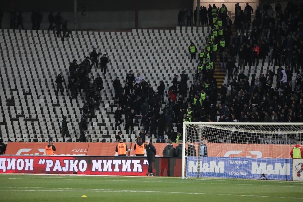 HAOS NA JUGU! Grobari POVREDILI POLICAJCA! Jezive scene na večitom derbiju, KRVAVOG ČOVEKA izvela Hitna pomoć!