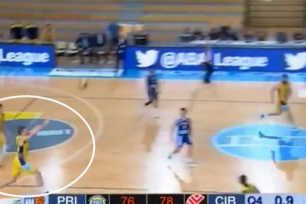 A KECMAN GLEDA I NE VERUJE: Ono kad Srbin da Hrvatima trojku sa pola terena za pobedu u poslednjoj sekundi...