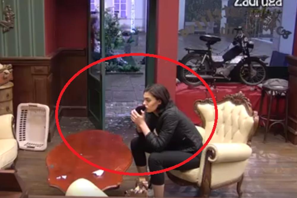 MENSUR UHVATIO MINU U KREVETU SA DRUGIM!! Demolirao sve što je video, SRČA DO KOLENA, ona ARLAUČE I JECA