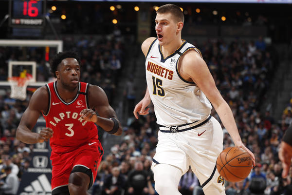 JOKIĆ ODVALIO ŠAMPIONE IZ TORONTA: Srbin 40. tripl-dablom u karijeri povadio zube Reptorstima!