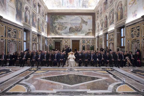 OSUĐEN BIVŠI KARDINAL PAPA FRANJE: Učestvovao u jednom od NAJVEĆIH SKANDALA u Vatikanu