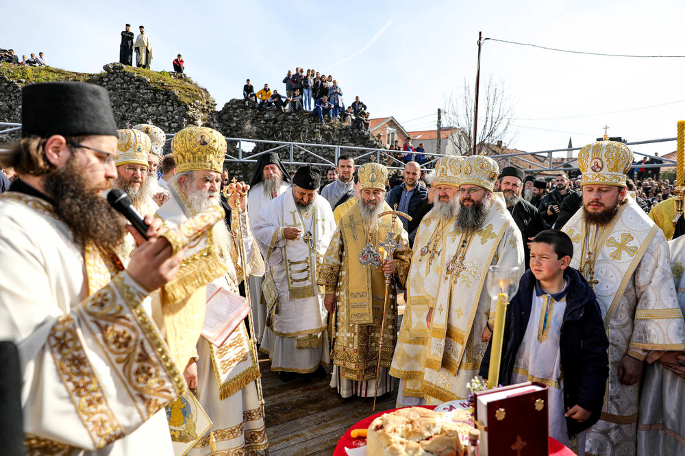 LITIJE PRKOSE KORONAVIRUSU! Mitropolija donela RIZIČNU ODLUKU da se ipak održe