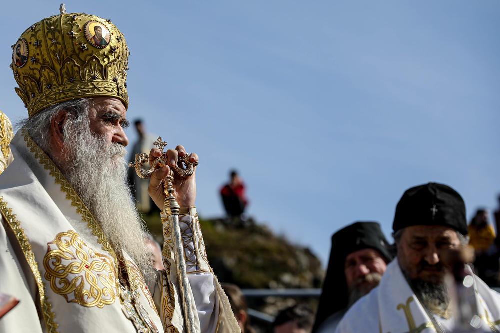 MILO JE ZBOG OVOGA POBESNEO KAO NIKAD DOSAD: Održana litija u Tivtu, Amfilohije izneo jedan ZAHTEV!