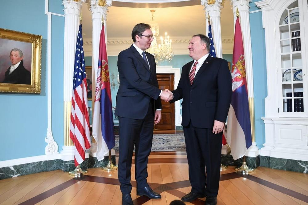 ZNATE LI KO JE ČOVEK SA PORTRETA NA SLICI VUČIĆA I POMPEA? Samo MALOBROJNI znaju njegovo ime! (FOTO)