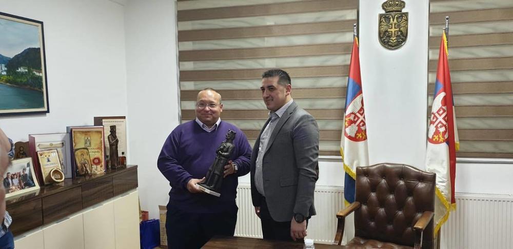 Vuletić prima statuu kneza Lazara  