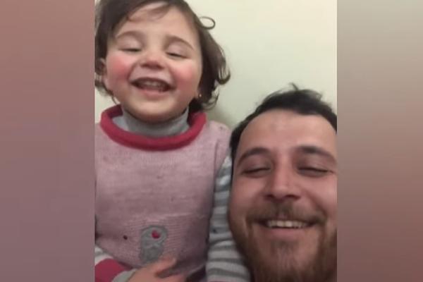 SEĆATE SE DEVOJČICE (3) KOJU JE OTAC NAUČIO DA SE SMEJE BOMBAMA? Poznato je šta je sa njima sada! (FOTO)