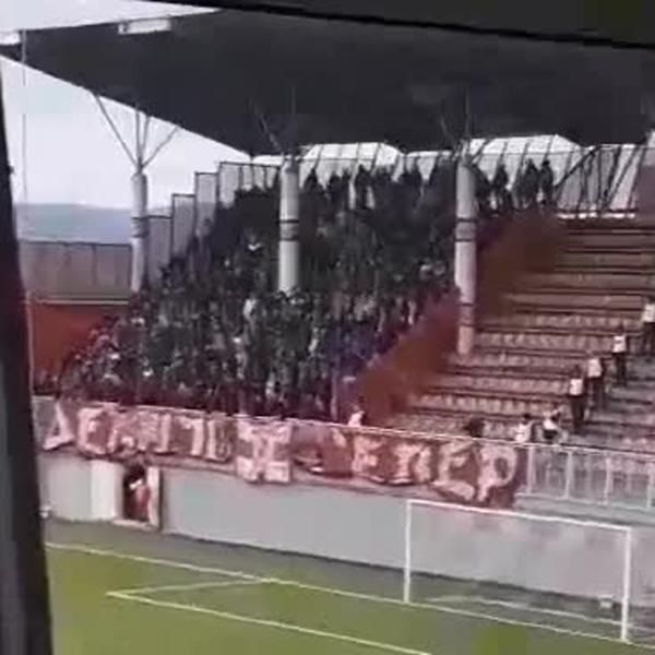 DELIJE OKUPIRALE KROV! Igraju omladinci, a navijači prave feštu kao da se igra seniorska Liga šampiona!