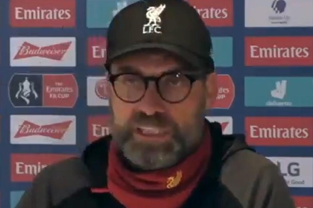 KLOPA PITALI O KORONAVIRUSU: Zbog njegovog odgovora, novinar je mogao samo da se pokrije ušima!