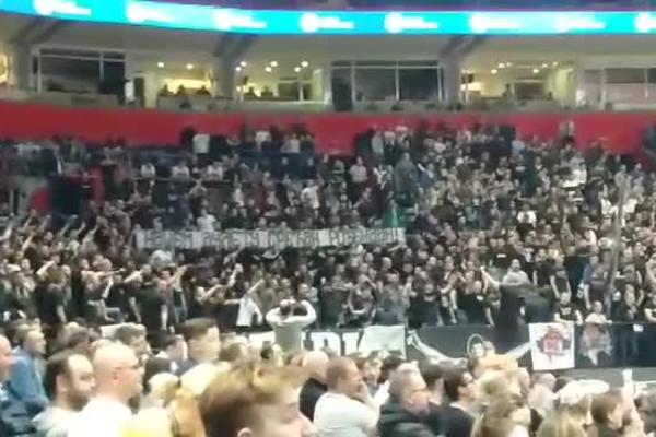 GROBARI POSVETILI TRANSPARENT I PESMU DUŠKU VUJOŠEVIĆU: Ljubav između njih je neraskidiva!