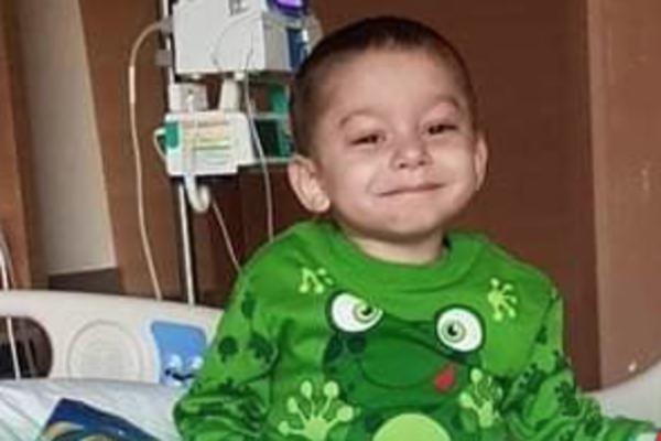 POGLEDAJTE SAMO OSMEH OVOG ANĐELA: Bogdan (5) ne može da hoda ZBOG TUMORA, a njegova bitka MORA DA SE NASTAVI