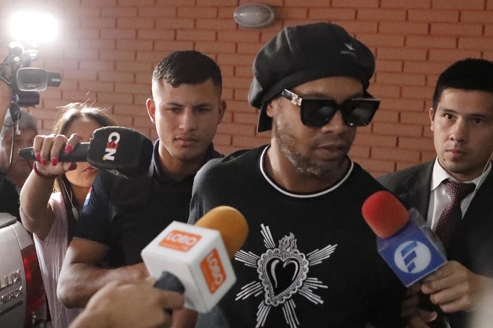 BUKVALNO MU SE NEBO SRUČILO NA GLAVU: Ronaldinjo izgubio na sudu - čeka ga pravi pakao!