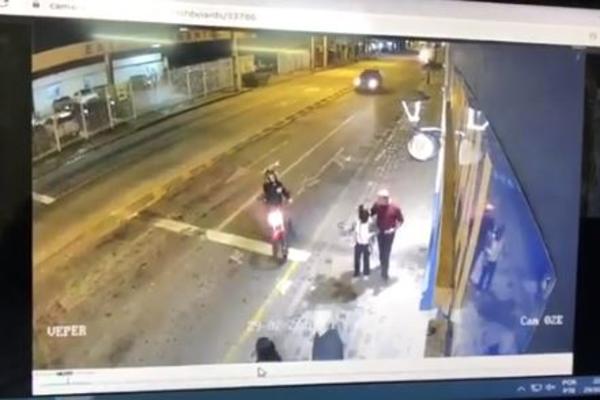 HTEO JE DA OPLJAČKA PAR NA ULICI: ZAŽALIO je kada je shvatio na koga je naišao, OVO JOŠ NIJE VIĐENO! (VIDEO)