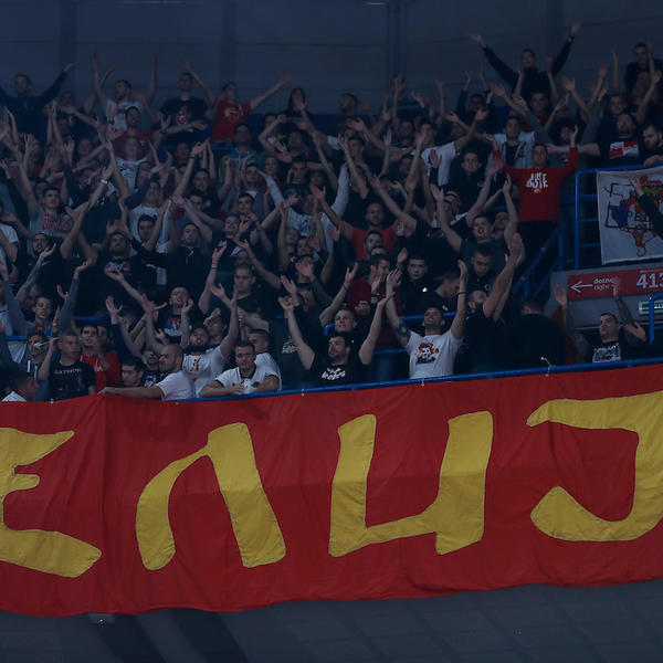 ZVEZDA IMA NOVU NAVIJAČKU PESMU: Bivši košarkaš i Bajaga razgalili Delije!