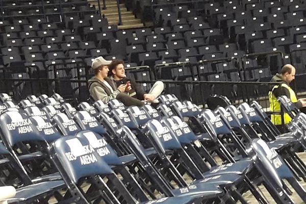 ONI SE NE PLAŠE KORONAVIRUSA: Zvezde Partizana u inat dušmanima gledaju Dačka - Virtus!