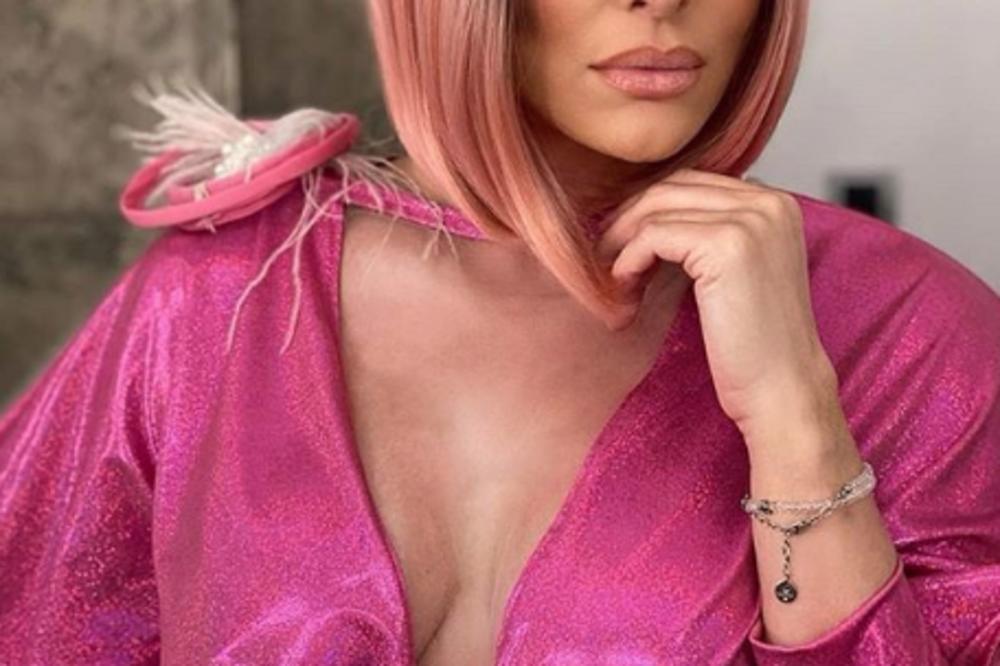 ANABELA BRUNCLIK? PEVAČICA TOTALNO PROMENILA IMIDŽ I BOJU KOSE: Srbija dobila novu Zoricu! (FOTO)