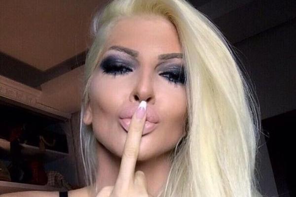 DADILJA KOJA JE GODINAMA RADILA ZA KARLEUŠU DALA OTKAZ ZBOG VRANJEŠA: Kroz suze otkrila detalje iz doma!