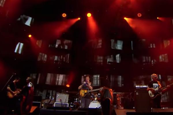 ČUVENI SRPSKI ROKER ODLOŽIO KONCERT ZBOG SMRTI KUMA: Evo kad ćete moći da SLUŠATE njegove HITOVE UŽIVO iz VOZA