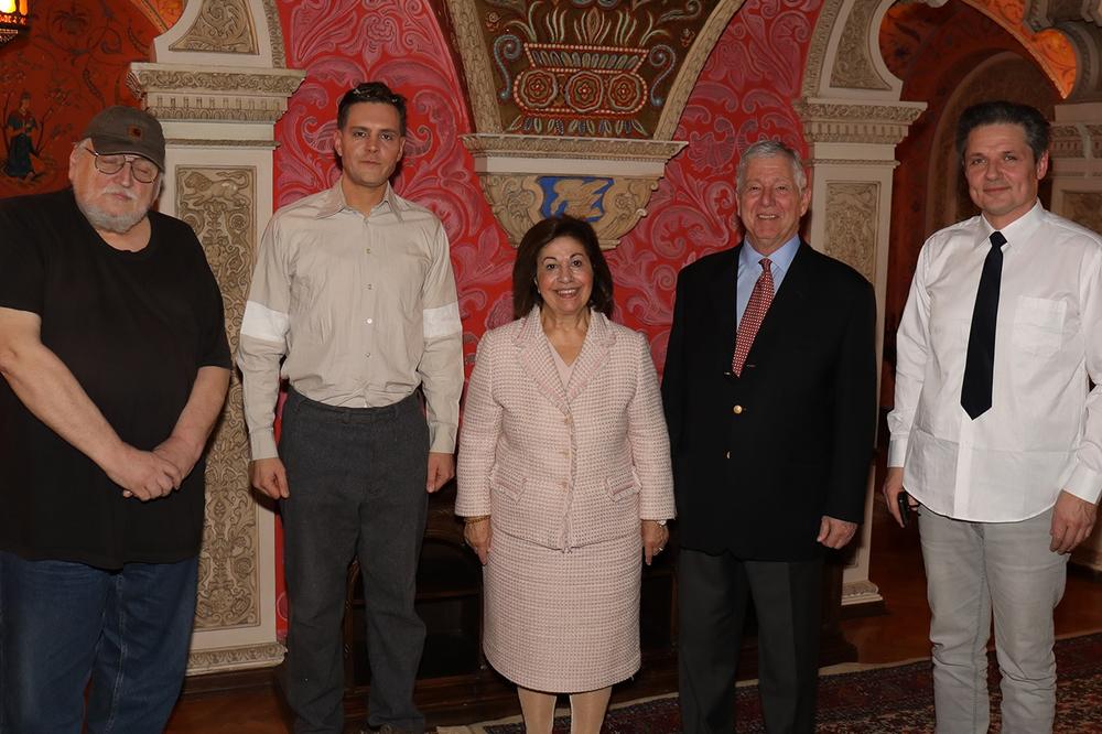 PRESTOLONASLEDNIK ALEKSANDAR KARAĐORĐEVIĆ DARIVAO BIKOVIĆA, ŠIJANA I TITA NA DVORU! (FOTO)