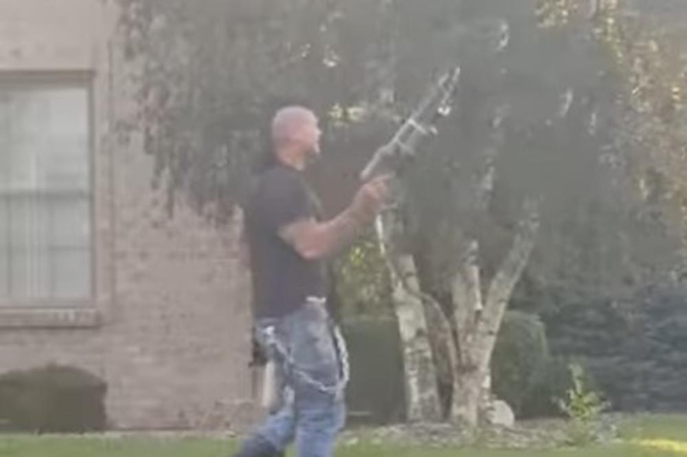 NA DRVETU JE PRONAŠAO VELIKO GNEZDO STRŠLJENOVA: Ono što je uradio u nastavku ostaviće vas BEZ REČI (VIDEO)