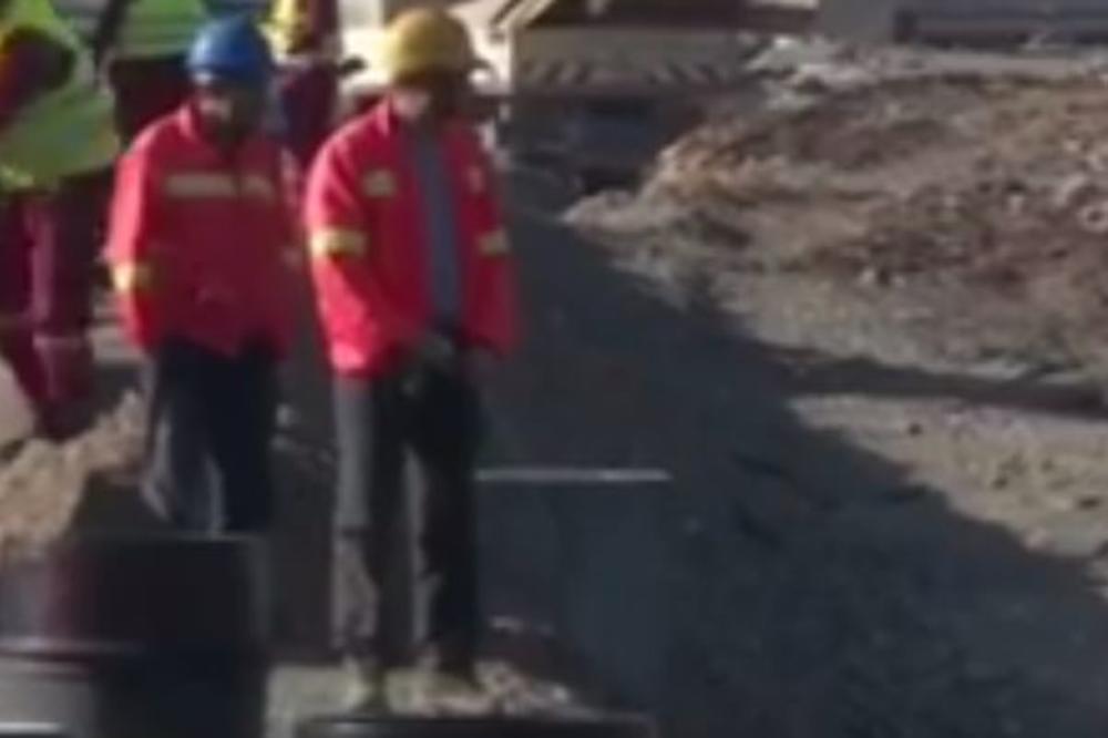 USRED DNEVNIKA MUŠKARAC URINIRA! Ova scena nikad nije zabeležena, ALI ZATO SE NA TV-U SVE JASNO VIDELO! (VIDEO)