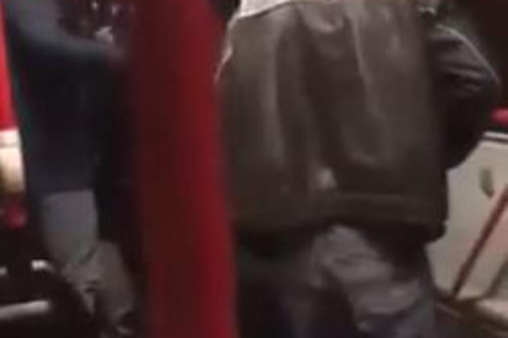 UBIJ GA BRE, JE**M MU SVE! Brutalna tuča u GSP-u, PUTNICI VRIŠTE, a sve zbog JEDNE STVARI! Srbija ZGROŽENA! (VIDEO)