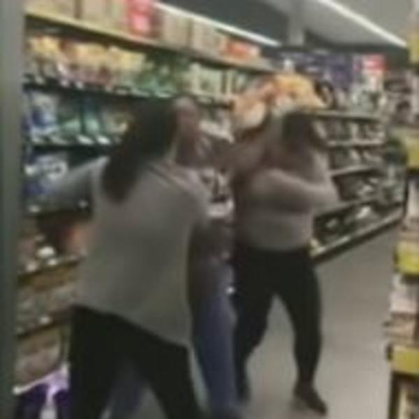 POBILE SE USRED PRODAVNICE ZBOG TOALET PAPIRA: Žene se zabadaju pesnicama, jedna izvukla BAŠ DEBEO KRAJ! (VIDEO)